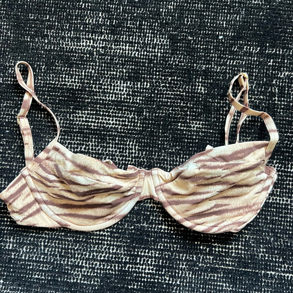 Monday Swimwear size L zebra Maui top